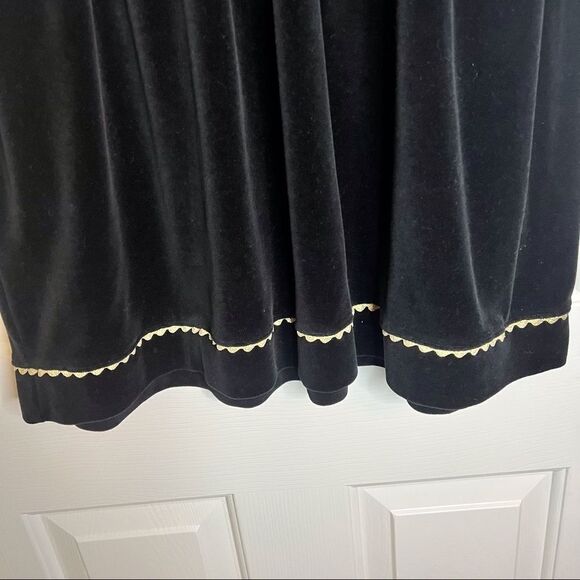 Hanna Andersson Black and Gold Ruffle Dress. ‎ Gold trim has sparkle. Size 150. - Picture 4 of 6